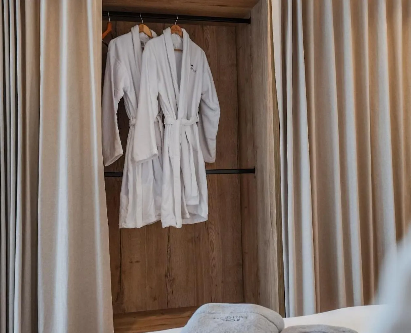 Seaside 9 L Stylish Aparthotel In Three Anchor Bay Cape Town